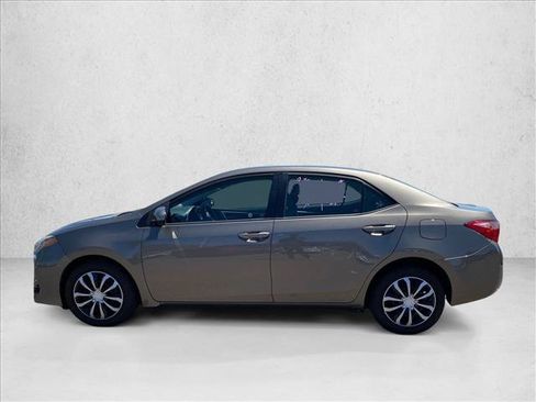 Used 2017 Toyota Corolla LE w/ Carpet Mat Package (TMS) FWD image 5