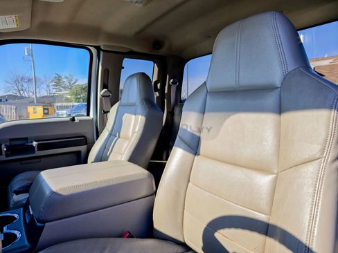 Used 2010 Ford F250 Lariat image 13