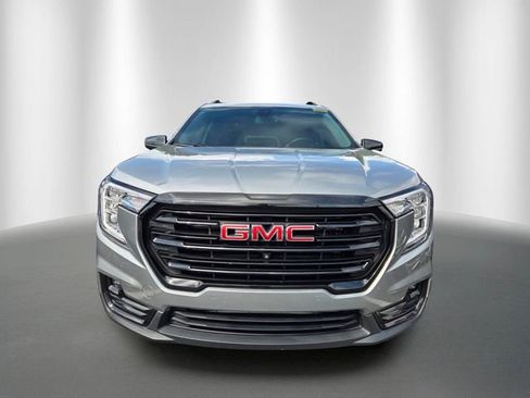 Used 2024 GMC Terrain SLT w/ Tech Package image 2