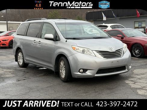 Used 2014 Toyota Sienna XLE image 3