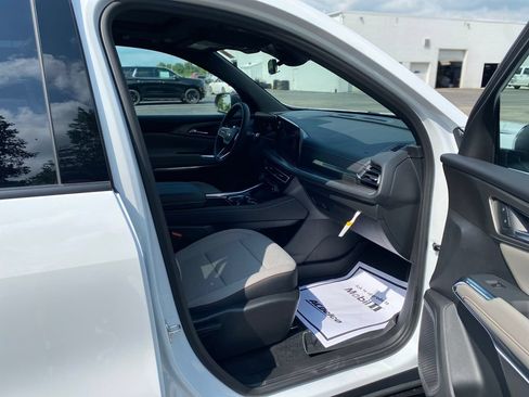 New 2026 Chevrolet Traverse LT w/ Sun and Wheel Package AWD/4WD image 12