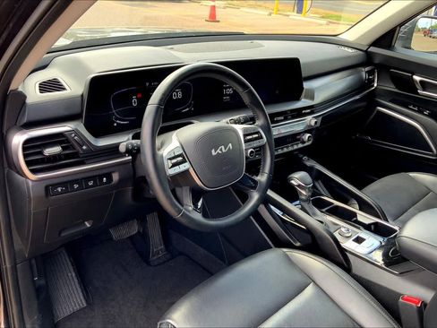 Used 2025 Kia Telluride S image 17