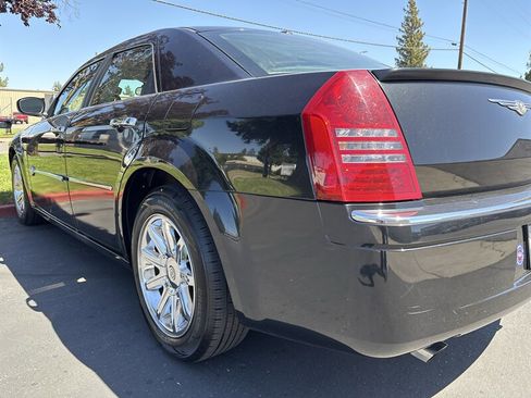 Used 2006 Chrysler 300 C RWD image 10