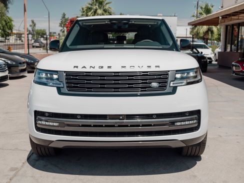 Used 2025 Land Rover Range Rover SE AWD/4WD image 2