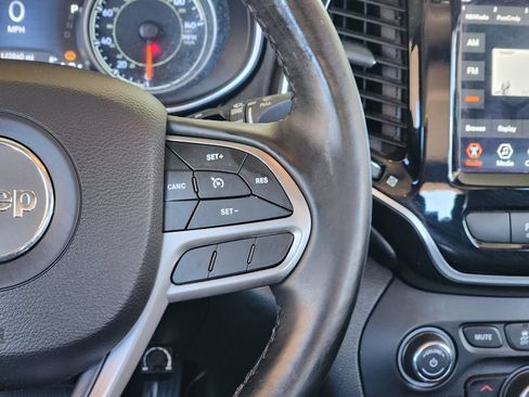 Used 2019 Jeep Cherokee Limited FWD image 30