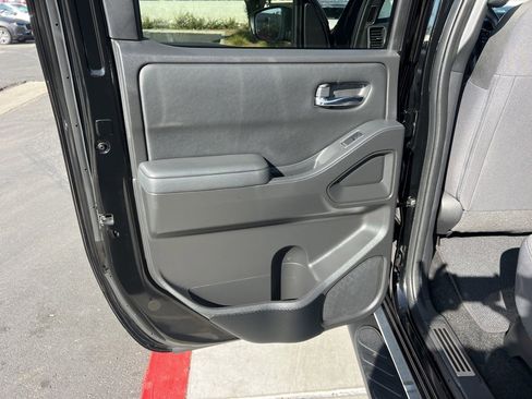 Used 2023 Nissan Frontier SV w/ Midnight Edition Package image 30