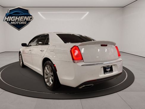 Used 2018 Chrysler 300 Touring image 5