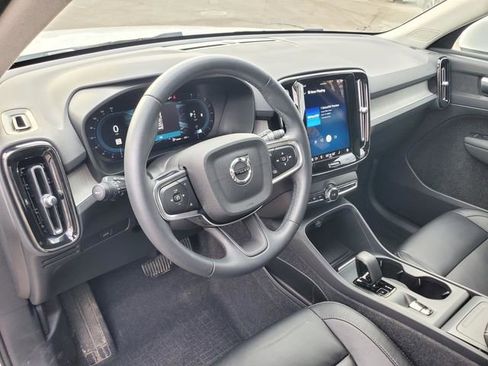 Used 2023 Volvo XC40 B5 Core w/ Convenience Package image 15