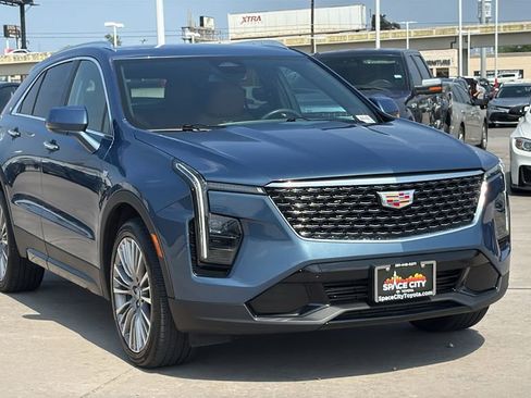 Used 2024 Cadillac XT4 Premium Luxury FWD image 7