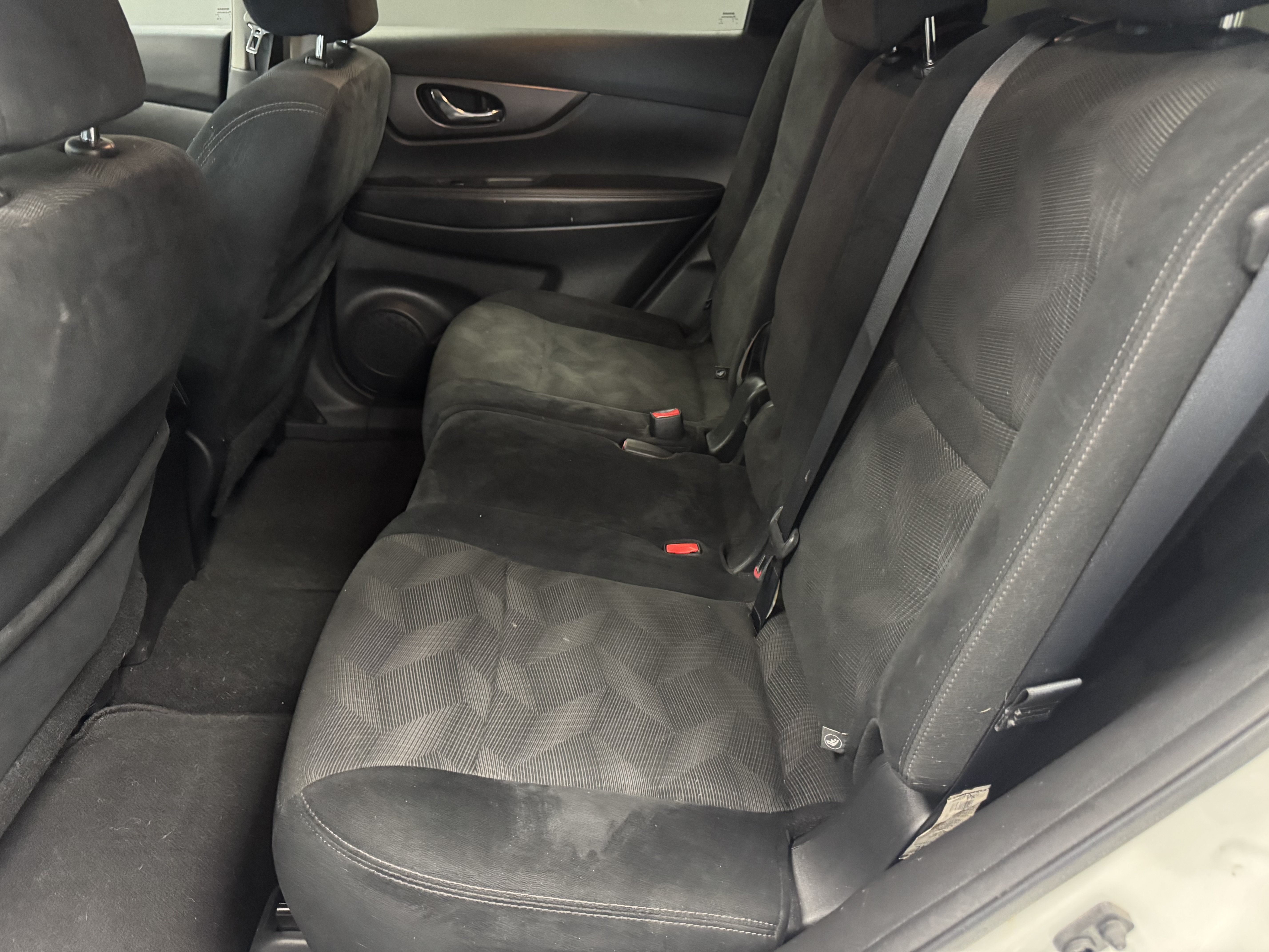 Used 2016 Nissan Rogue SV w/ SV Premium Package AWD/4WD image 15