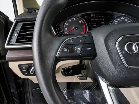 Used 2022 Audi Q5 2.0T Premium w/ Convenience Package AWD/4WD image 9