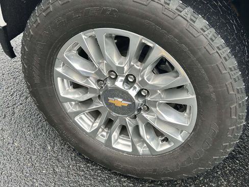 Used 2023 Chevrolet Silverado 3500 High Country w/ Z71 Off-Road Package image 9