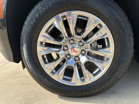 Used 2025 GMC Yukon XL Denali image 10