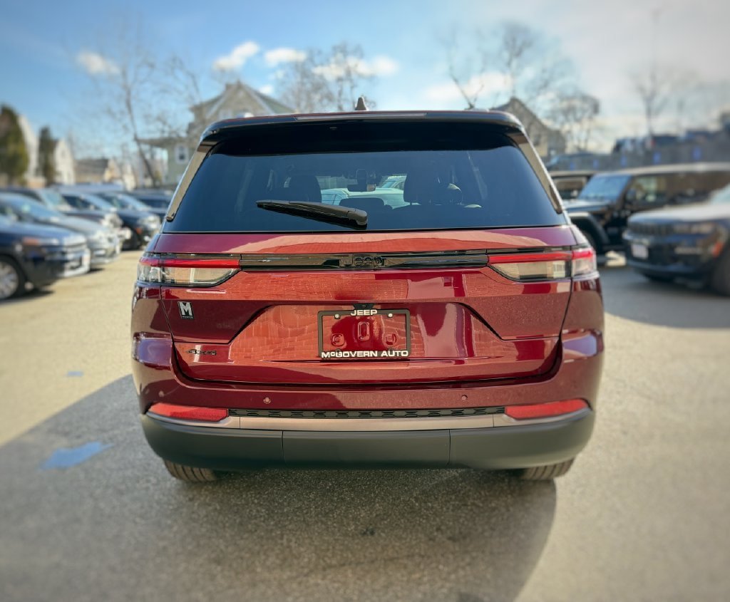 New 2026 Jeep Grand Cherokee Altitude AWD/4WD image 10