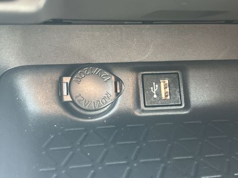 Used 2025 Toyota RAV4 XLE AWD/4WD image 27