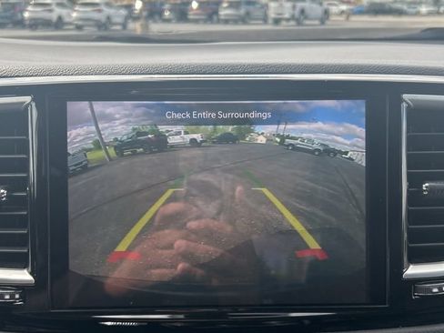 Used 2023 Chrysler Pacifica Touring-L FWD image 34