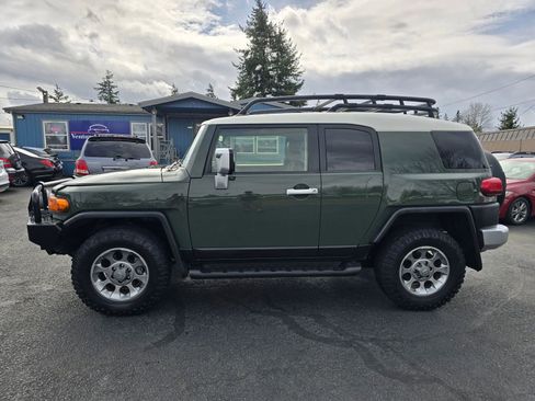 Used 2012 Toyota FJ Cruiser 4WD w/ Upgrade Pkg image 2