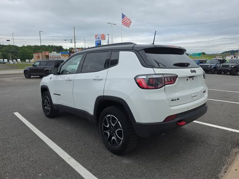 Used 2025 Jeep Compass Trailhawk w/ Trailhawk Convenience Group AWD/4WD image 6