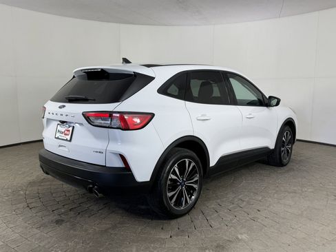 Used 2021 Ford Escape SE w/ SE Sport Appearance Package AWD/4WD image 9