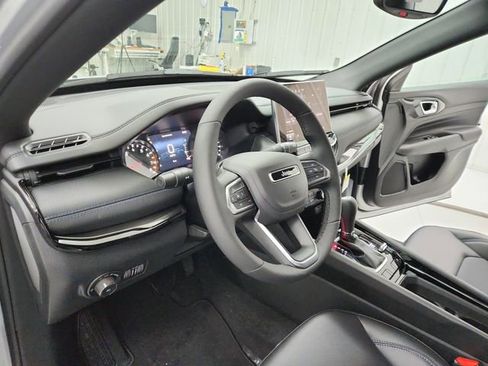 New 2026 Jeep Compass Latitude image 10