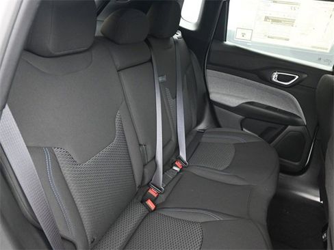 Used 2025 Jeep Compass Sport image 13