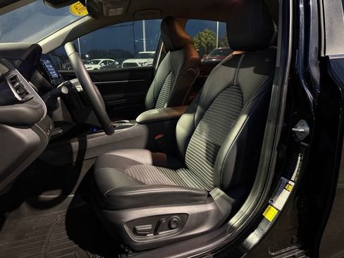 Used 2023 Toyota Camry SE image 14