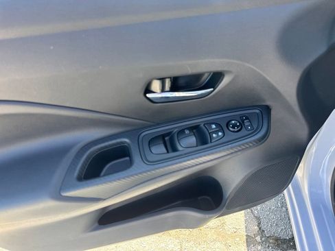 Used 2025 Nissan Versa SV FWD image 18