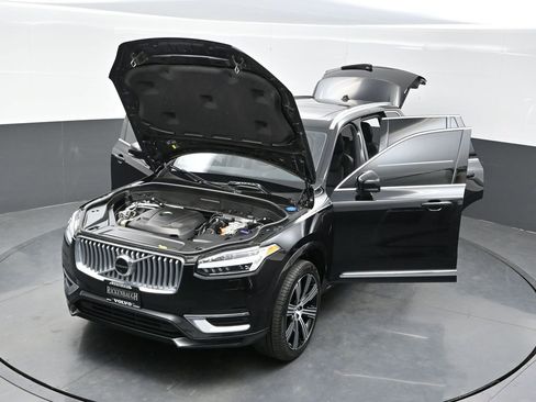 Used 2025 Volvo XC90 T8 Plus image 36