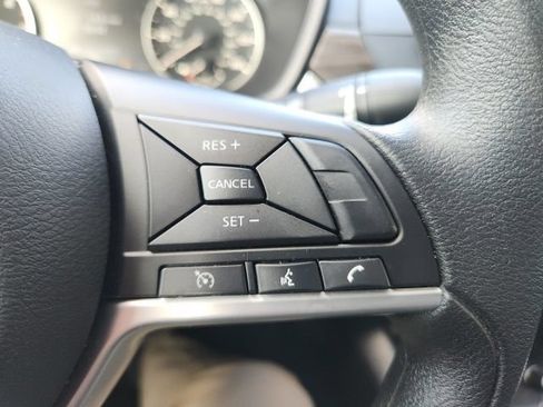 Used 2025 Nissan Altima 2.5 SV FWD image 29