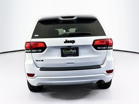 Used 2021 Jeep Grand Cherokee Laredo X AWD/4WD image 7