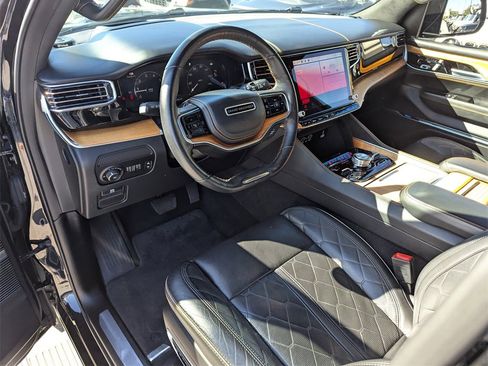 Used 2022 Jeep Grand Wagoneer Series III image 11