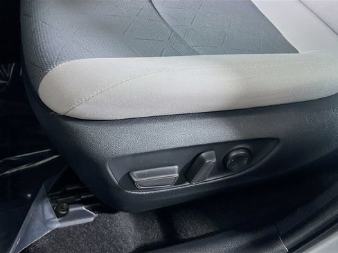 Used 2022 Toyota RAV4 XLE w/ Convenience Package AWD/4WD image 17