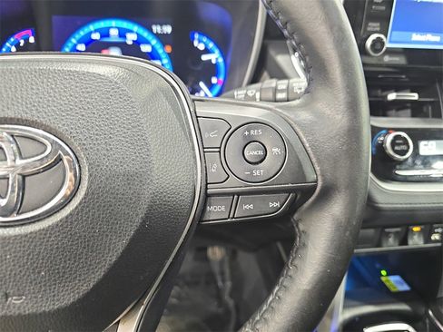 Used 2022 Toyota Corolla Cross XLE w/ Convenience Package image 18