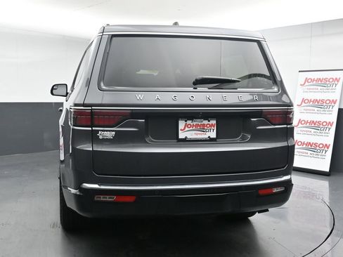 Used 2024 Jeep Wagoneer 4WD w/ Premium Group I image 7
