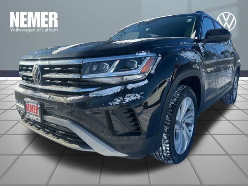 Certified 2022 Volkswagen Atlas SE image 1