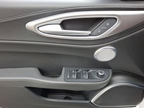 Used 2023 Alfa Romeo Giulia Veloce image 23