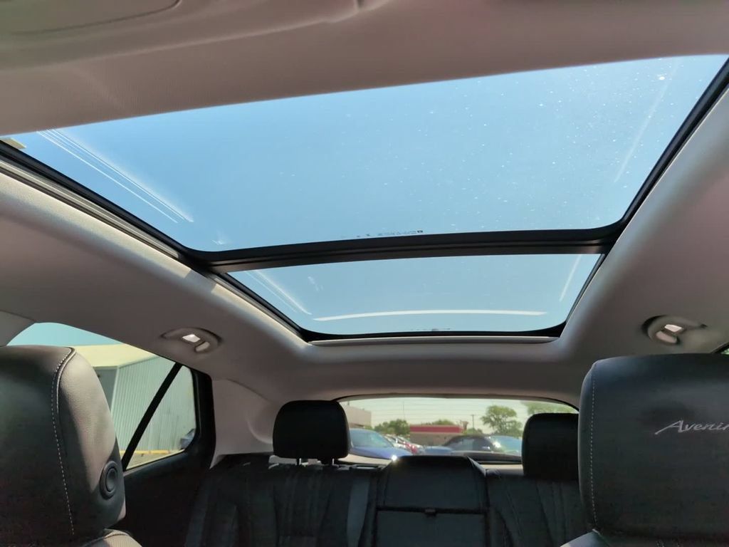 Used 2024 Buick Envision Avenir AWD/4WD image 23