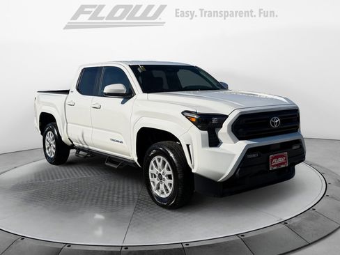 Used 2025 Toyota Tacoma SR5 AWD/4WD image 1