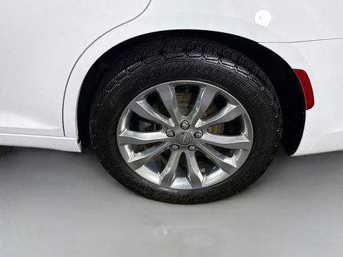 Used 2018 Chrysler 300 Limited w/ Safetytec Plus Group image 36