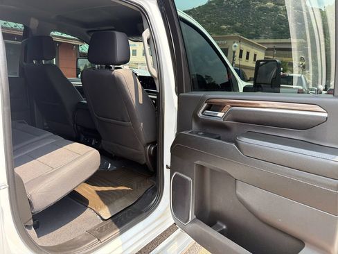 Used 2024 Chevrolet Silverado 2500 LT AWD/4WD image 15