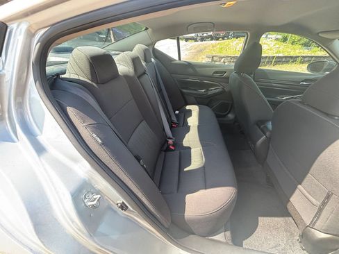 Used 2025 Nissan Altima 2.5 SV FWD image 39