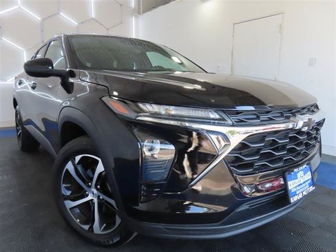 Used 2024 Chevrolet Trax RS FWD image 3