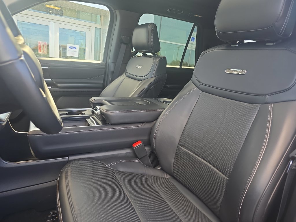 Used 2025 Ford Expedition Max Platinum w/ Stealth Appearance Package AWD/4WD image 9