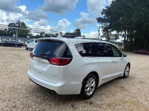 Used 2020 Chrysler Pacifica Limited image 5