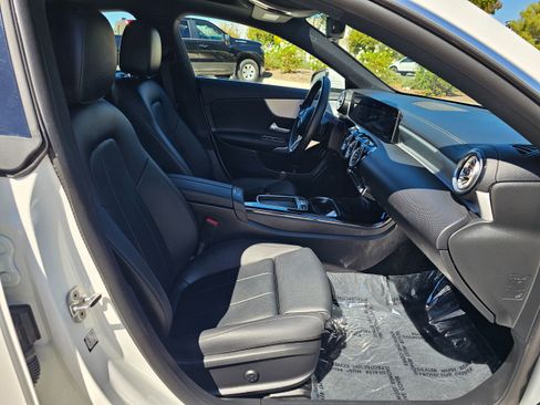 Used 2025 Mercedes-Benz CLA 250 image 31