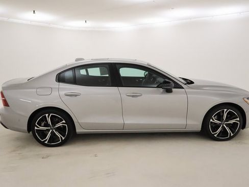 Used 2024 Volvo S60 B5 Plus image 2
