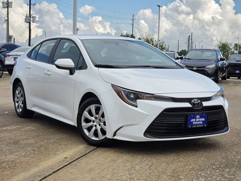 Used 2026 Toyota Corolla LE FWD image 2