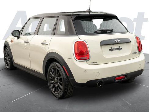 Used 2018 MINI Cooper 4-Door Hardtop w/ Premium Package FWD image 2