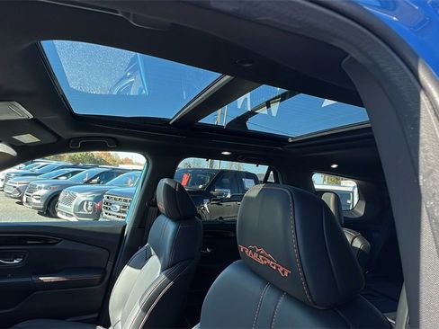 Used 2025 Honda Pilot TrailSport image 16