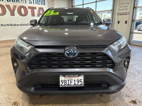 Used 2022 Toyota RAV4 XLE Premium AWD/4WD image 5